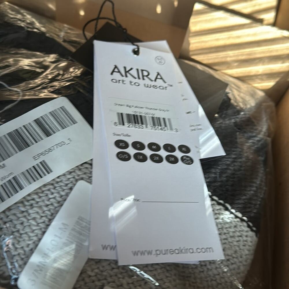 Akira Dream Big Sweater M - Picture 6 of 6